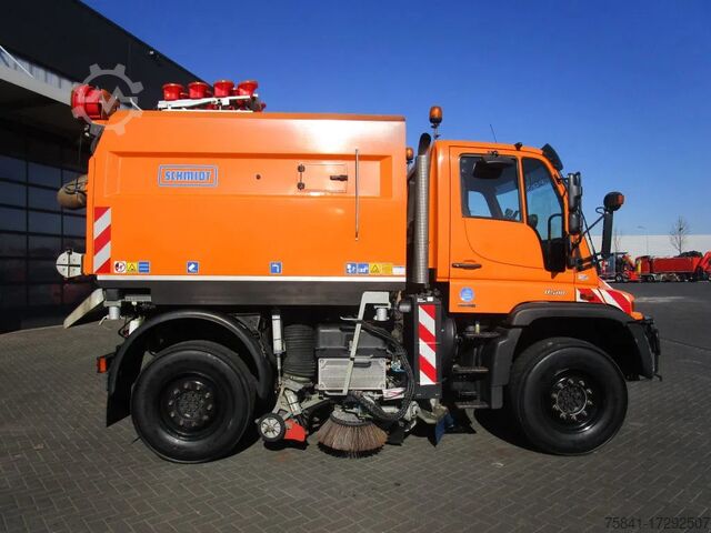 Kehrmaschine Unimog U 500 U 500 met Schmidt SK 501 opbouw