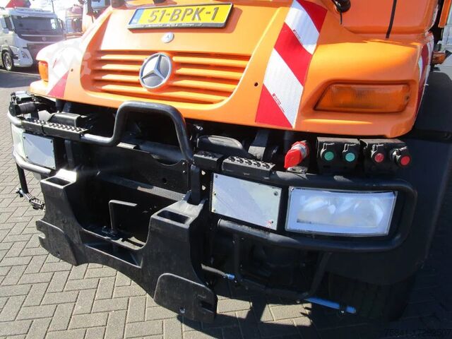 Kehrmaschine Unimog U 500 U 500 met Schmidt SK 501 opbouw