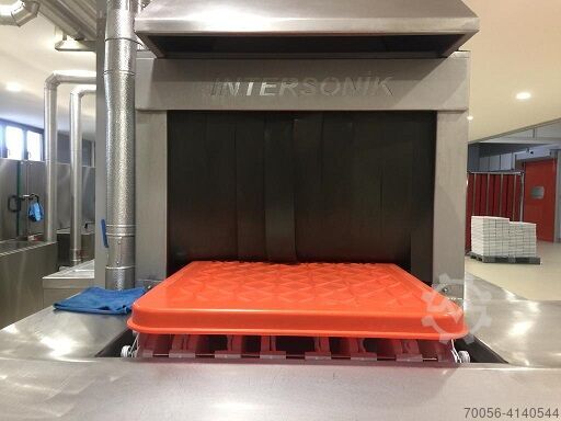 KLT und Kistenwaschmaschine INTERSONIK Tunnelwash