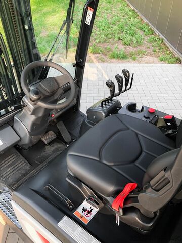 4-wheel forklift Bobcat B20X-7