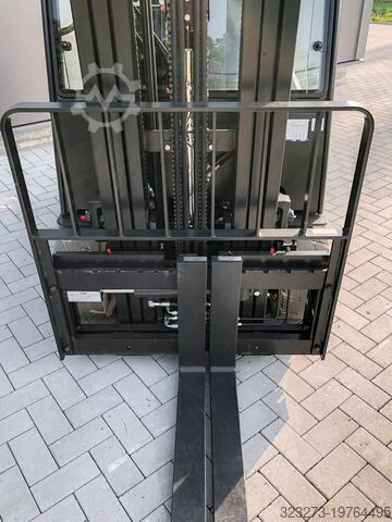 4-wheel forklift Bobcat B20X-7
