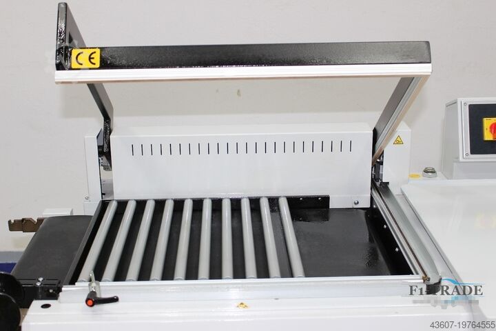 Halb-automatische Winkeleinschweißmaschine - Semi-Automatic Foil sealing machine SMIPACK FP 560a