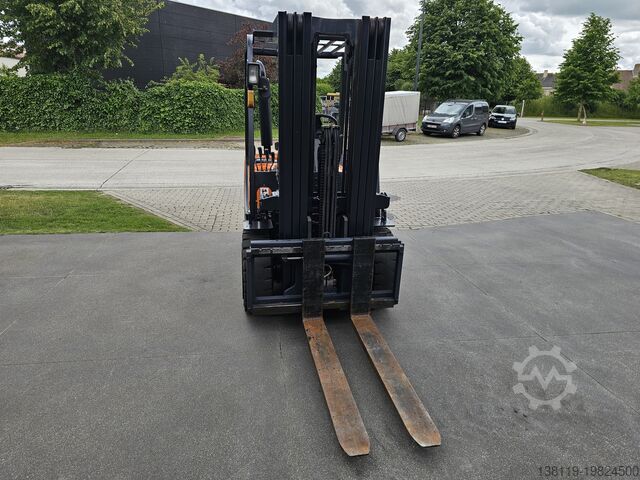 Four-wheel forklift DOOSAN DAEWOO d30g
