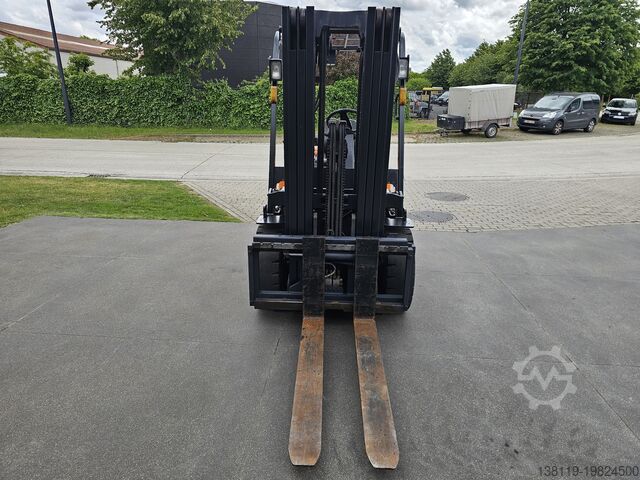 Four-wheel forklift DOOSAN DAEWOO d30g