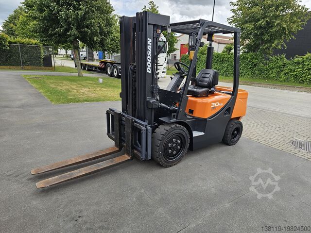 Four-wheel forklift DOOSAN DAEWOO d30g