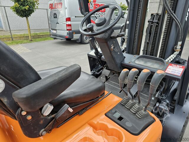 Four-wheel forklift DOOSAN DAEWOO d30g