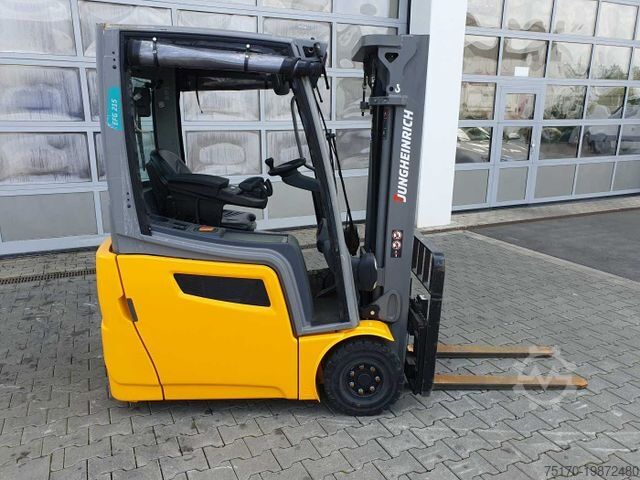 Frontstapler JUNGHEINRICH EFG 215 / Triplex: 4.25m! / nur 3.439h! / 2022