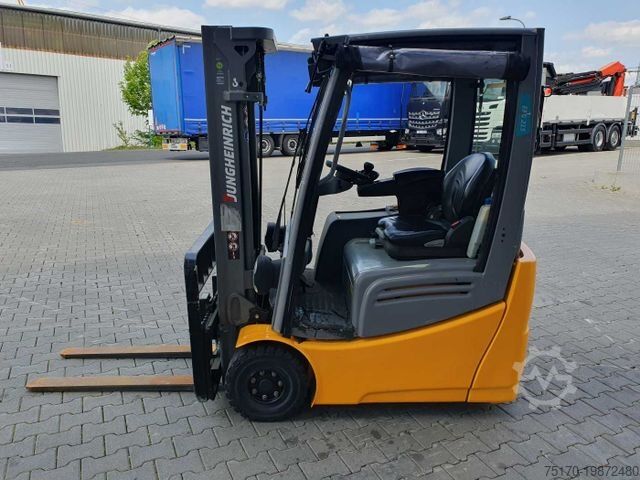 Frontstapler JUNGHEINRICH EFG 215 / Triplex: 4.25m! / nur 3.439h! / 2022