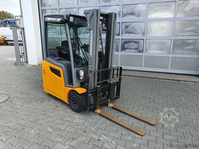 Frontstapler JUNGHEINRICH EFG 215 / Triplex: 4.25m! / nur 3.439h! / 2022