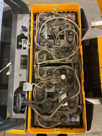 Tow Tractor Jungheinrich EZS 350