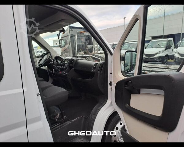 Kleinbus FIAT FIAT DUCATO CON CASSONE FISSO E GRU