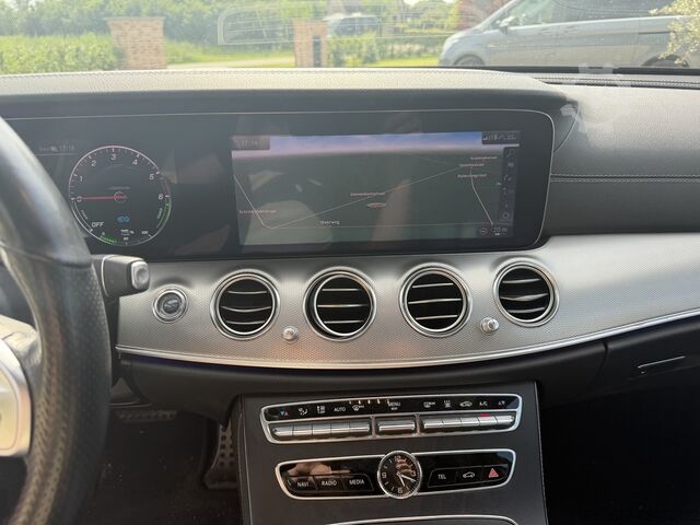 Mercedes-Benz E-Class Estate 300 de AMG Line 2020 LED / ACC / Leather MARGIN MERCEDES-BENZ E-klasse Estate 300 de AMG Line 2020 Led / ACC / Leder