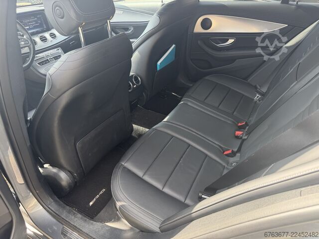 Mercedes-Benz E-Class Estate 300 de AMG Line 2020 LED / ACC / Leather MARGIN MERCEDES-BENZ E-klasse Estate 300 de AMG Line 2020 Led / ACC / Leder