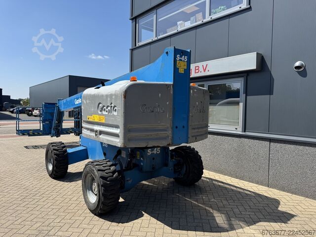 GENIE S-45 Telescopic boom lift / aerial work platform 4x4 DEUTZ DIESEL 4647 hours 15.7M Working hei GENIE S-45 Telescoop hoogwerker / boomlift  4x4 DEUTZ DIESEL 4647uur  15,7M Werkhoogte 2014