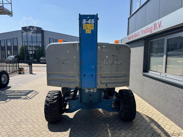 GENIE S-45 Telescopic boom lift / aerial work platform 4x4 DEUTZ DIESEL 4647 hours 15.7M Working hei GENIE S-45 Telescoop hoogwerker / boomlift  4x4 DEUTZ DIESEL 4647uur  15,7M Werkhoogte 2014
