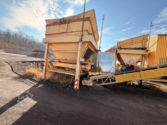 Feed bunker with conveyor belt Ammann Doseur