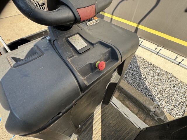 VS-22574-1 Electric tow tractor Still LTX50 STILL LTX50