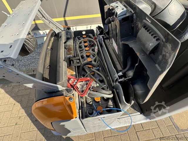 VS-22574-1 Electric tow tractor Still LTX50 STILL LTX50