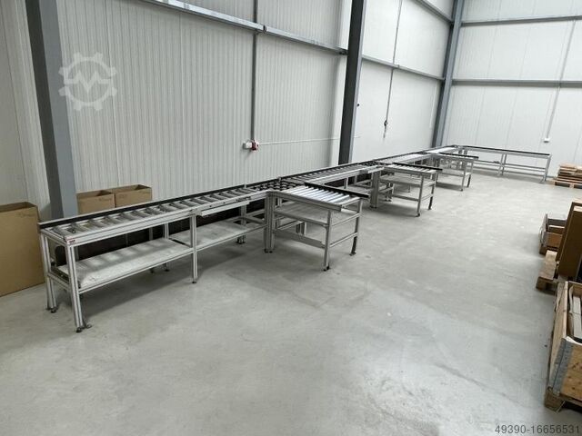 Assembly line with roller conveyor made from aluminum system profile and INTERROLL metal rollers, co MiniTec - wie BOSCH REXROTH 13240 x 405