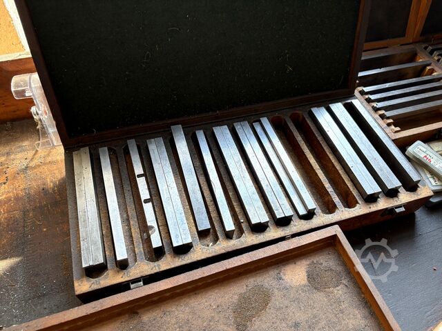 Workbench with contents BOTT nan