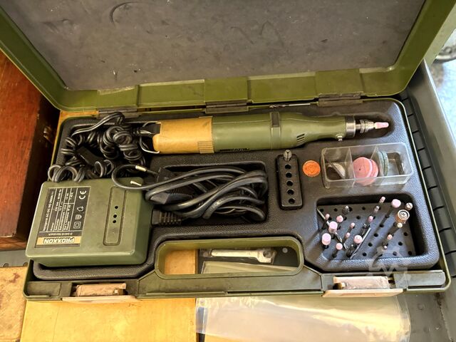 Workbench with contents BOTT nan