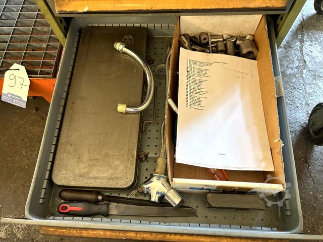 Workbench with contents BOTT nan