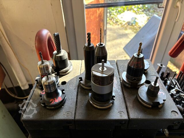 Lot of SK 40 tool holders nan nan