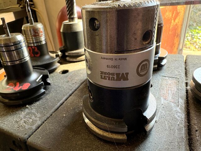 Lot of SK 40 tool holders nan nan