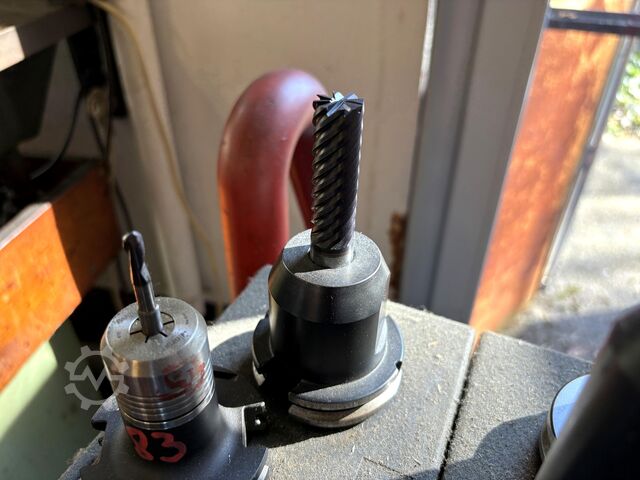 Lot of SK 40 tool holders nan nan