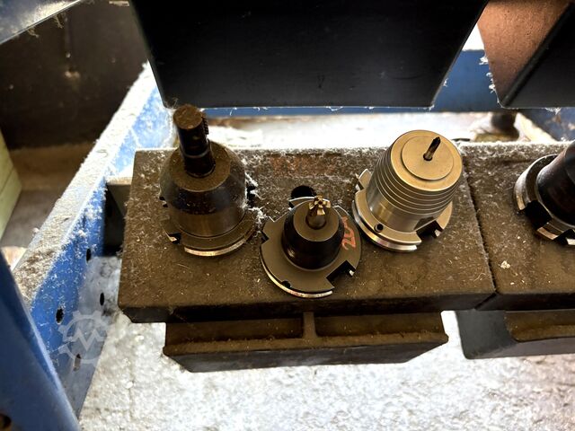 Lot of SK 40 tool holders nan nan