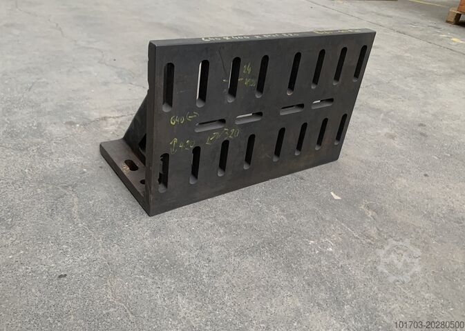 Cast iron bracket Equerre en fonte 640 x 400 x 320 mm