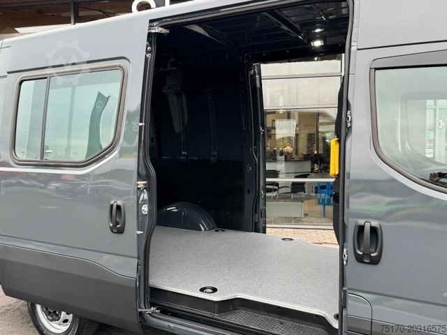 High top van IVECO Daily 35S18HA8 3.0L *R3.520mm*AHK*2xSchiebetür*