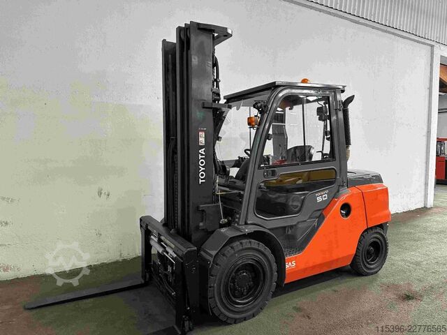 Dieselstapler Toyota 40-8FD50N - TRIPLEX 5,5 m