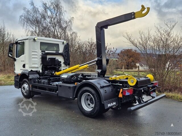 Roll-off tipper truck man TGM 15.290 BL Abrollkipper PowerMatic Standheiz.