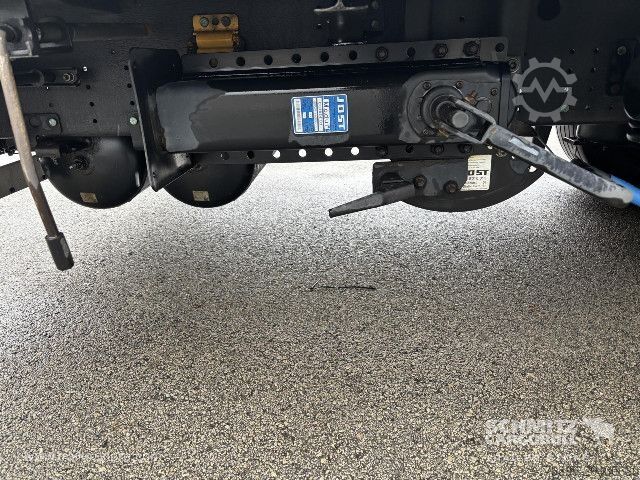 Auflieger mit Pritsche & Plane Schmitz Cargobull Semitrailer Curtainsider Mega