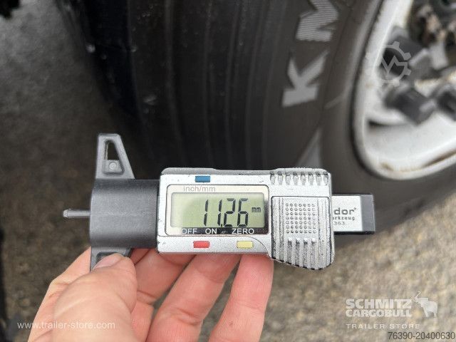 Auflieger mit Pritsche & Plane Schmitz Cargobull Semitrailer Curtainsider Mega