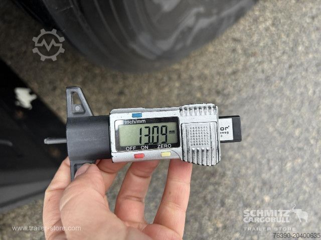 Auflieger mit Pritsche & Plane Schmitz Cargobull Semitrailer Curtainsider Mega