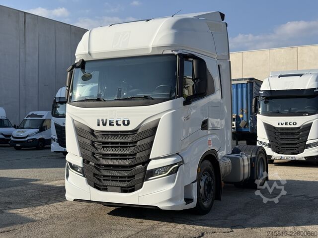 Standard tractor unit Iveco Sway 490
