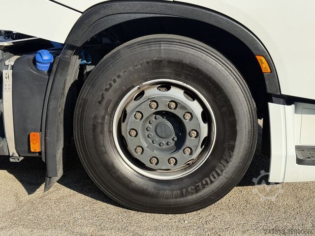 Standard tractor unit Iveco Sway 490