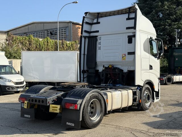 Standard tractor unit Iveco Sway 490