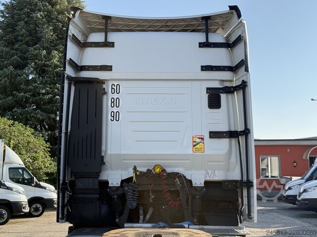 Standard tractor unit Iveco Sway 490