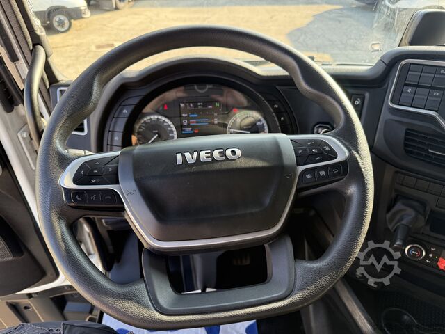 Standard tractor unit Iveco Sway 490