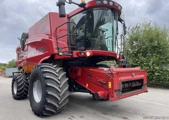 Grain harvester Case 9010