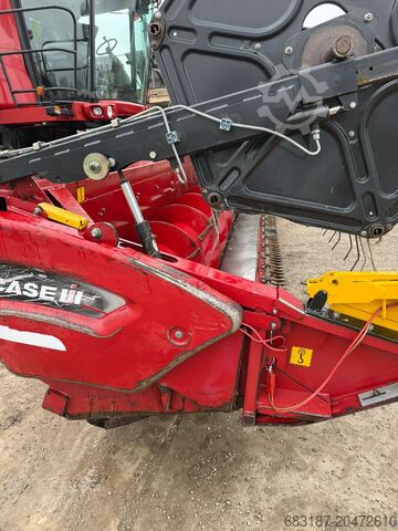 Grain harvester Case 9010