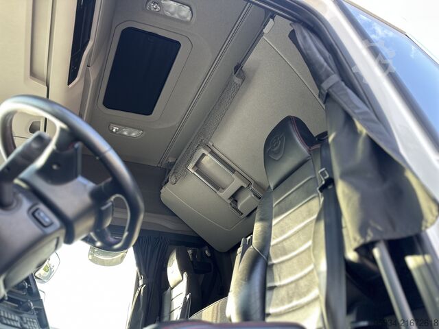 Standard tractor unit SCANIA 590 S