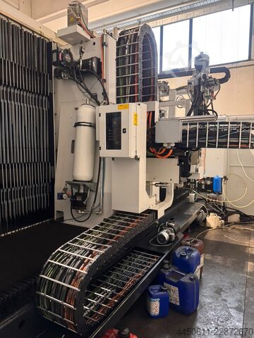5-axis moving column PFG CL Vumaz X 3000