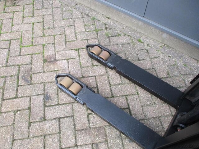 High lifting pallet truck TOYOTA SPE120