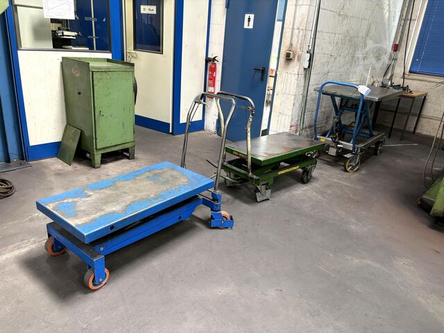 Lot of height-adjustable platform trucks Platform Carts Height-adjustable