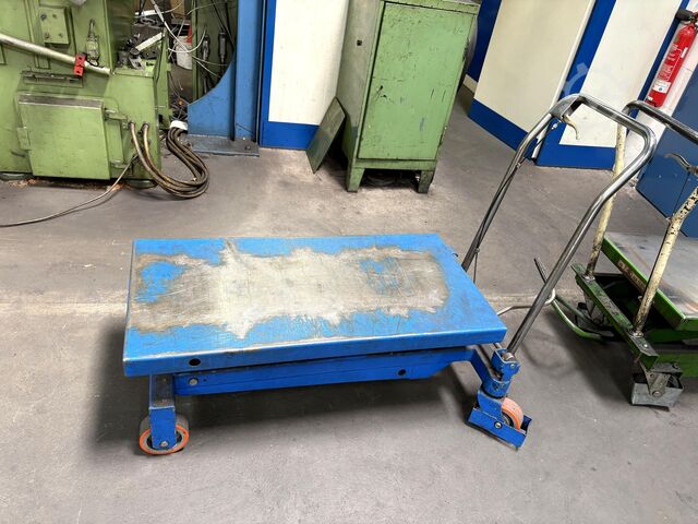 Lot of height-adjustable platform trucks Platform Carts Height-adjustable