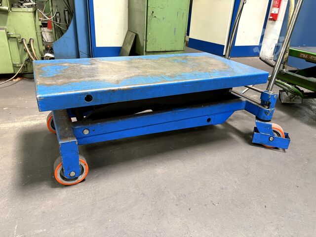 Lot of height-adjustable platform trucks Platform Carts Height-adjustable